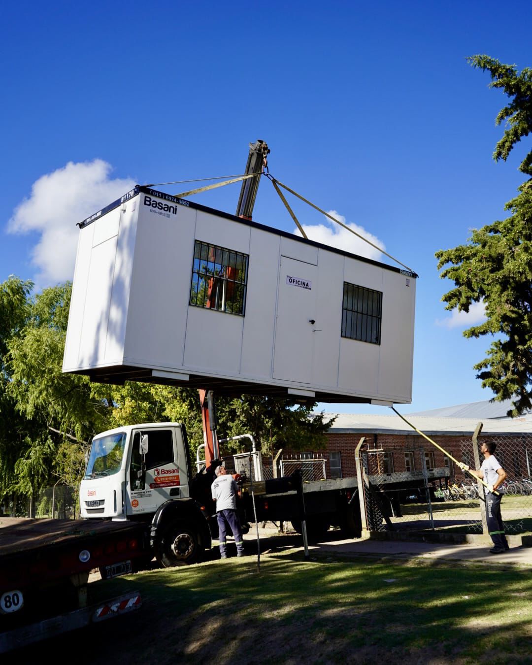 Ya se encuentran instaladas en la Escuela Técnica N°1 las aulas modulares provisorias