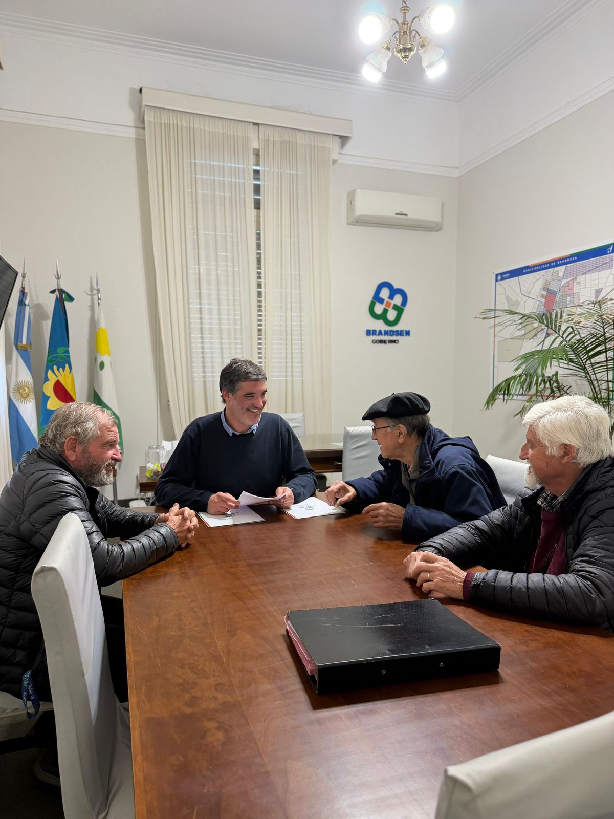 EL MUNICIPIO Y LA COMISIÓN DE DESCENDIENTES DE VASCOS FIRMARON UN CONVENIO DE PADRINAZGO DEL BOULEVA